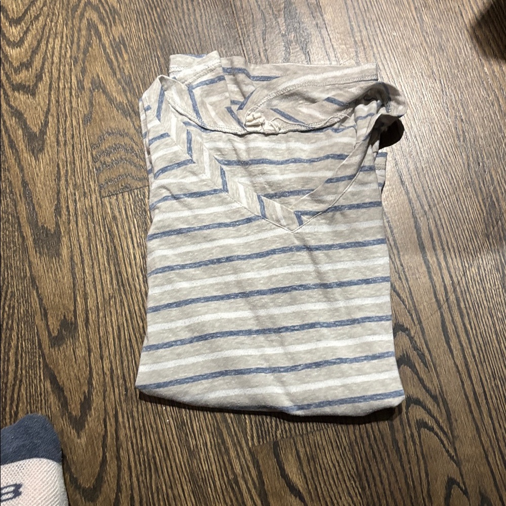 Women’s t shirt size medium